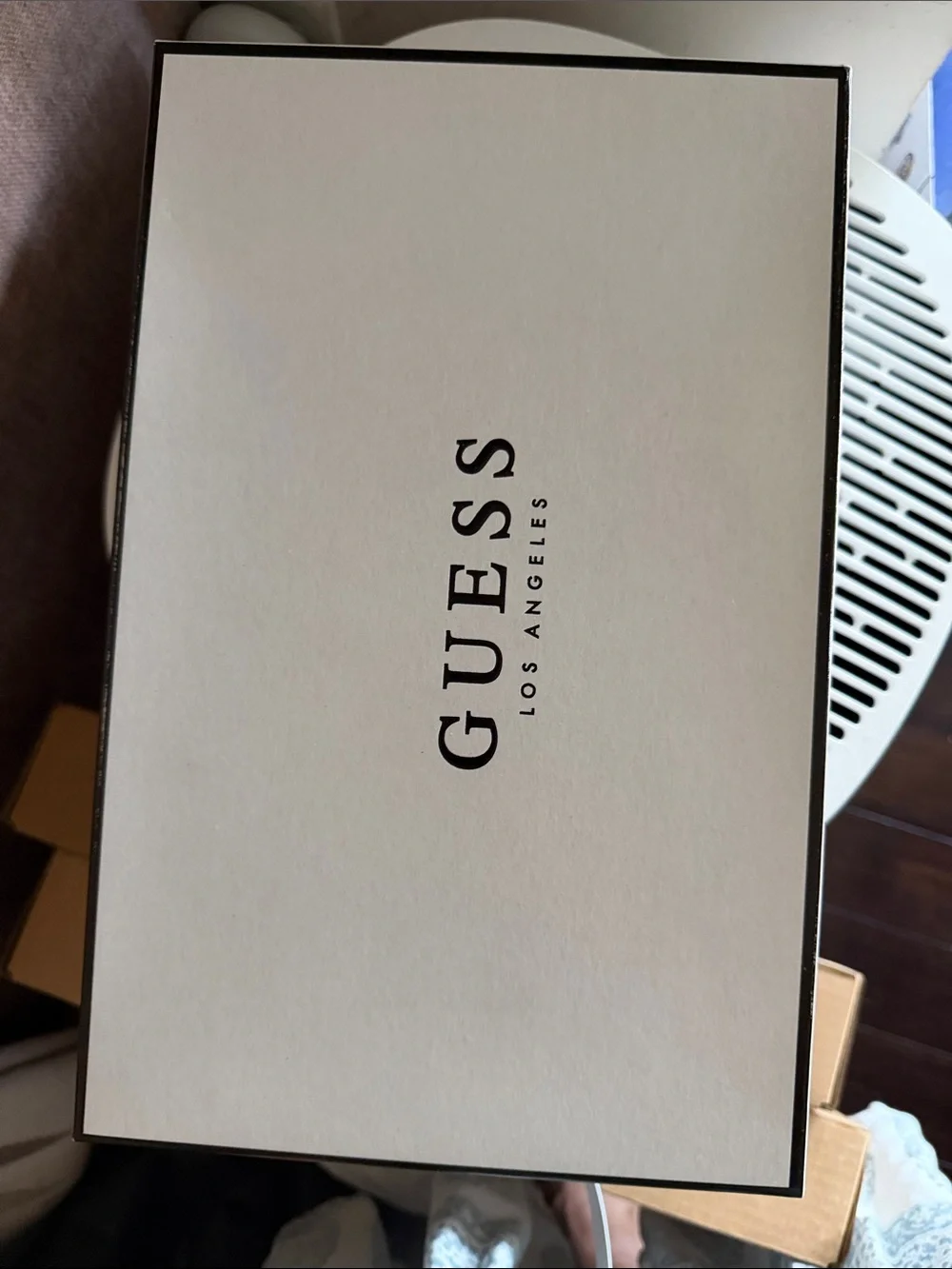 NIB Guess white Low LL Loven sneakers